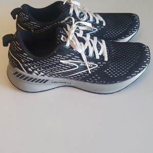 Brooks Levitate GTS